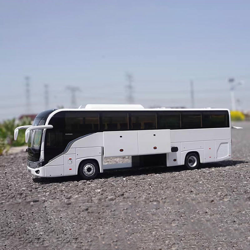 1:42 Yutong C12PRO Bus Diecast Opening Model