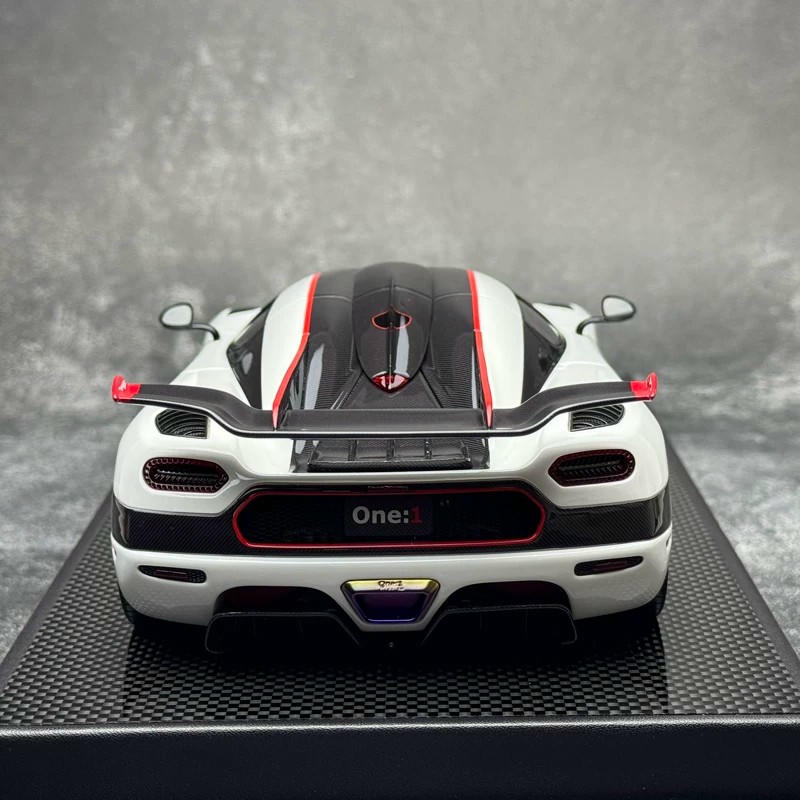 VMB 1:18 Koenigsegg ONE:1 Resin Model – White / Silver