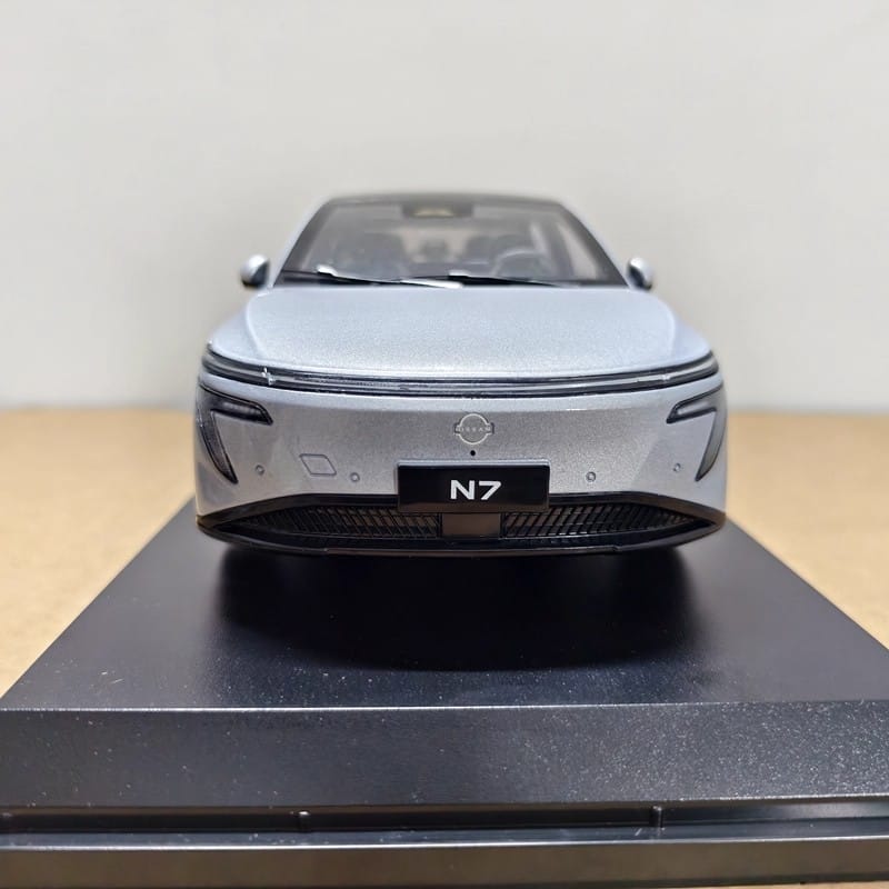 Dongfeng Nissan N7 1:18 Alloy Diecast Model Car