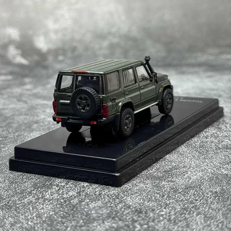 PARA 1:64 Toyota Land Cruiser 76 2014 Diecast Model Car
