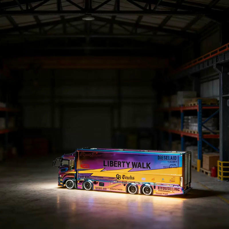 GCD 1:64 Mitsubishi Fuso Super Great LB‑TRUCKS Diecast Model – Chameleon