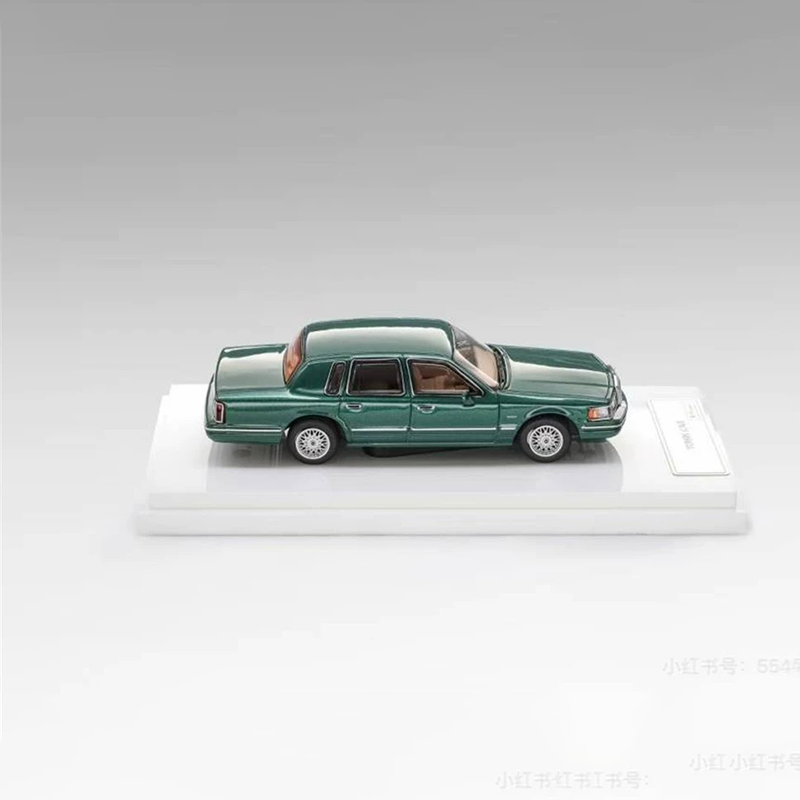 MK Miniatures 1:64 Lincoln Town Car 1993 Diecast Model Car – Classic American Luxury Sedan