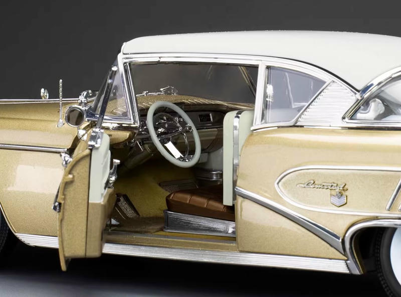 SunStar 1:18 Buick Limited Riviera Coupe 1958 Diecast Model Car