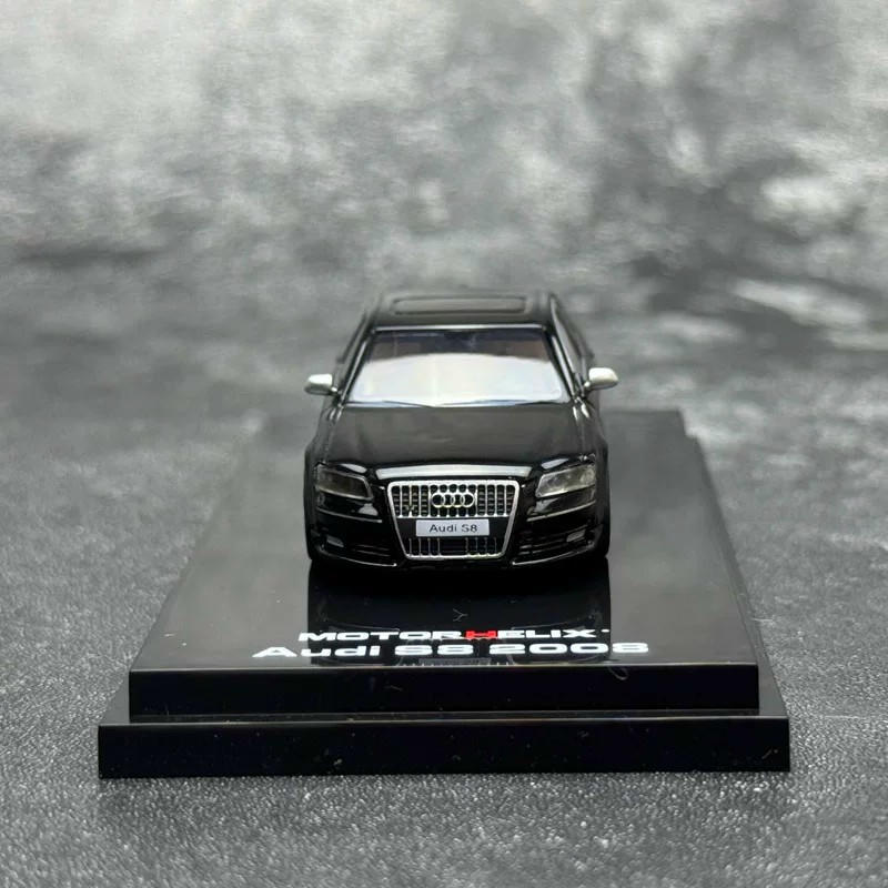 MotorHelix 1:64 Audi S8 (D3) 2008 Diecast Model