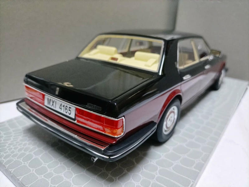 AMC 1:18 Rolls-Royce Silver Spirit Resin Model
