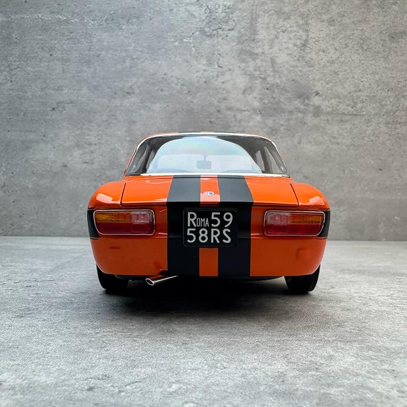 Norev 1:18 Alfa Romeo 2000 GTV 1973 Diecast Model – Classic Italian Coupe