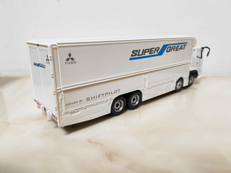 Mitsubishi Fuso Supergreat 1:43 Truck Model