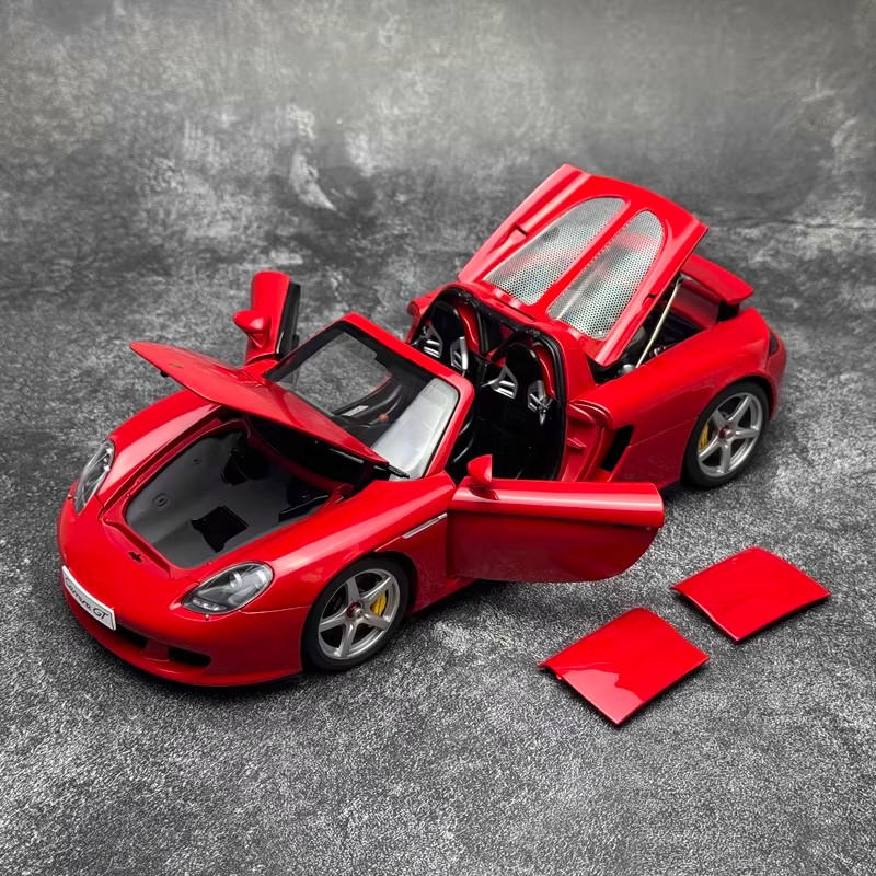 AUTOart 1:18 Porsche Carrera GT Diecast Model – Red