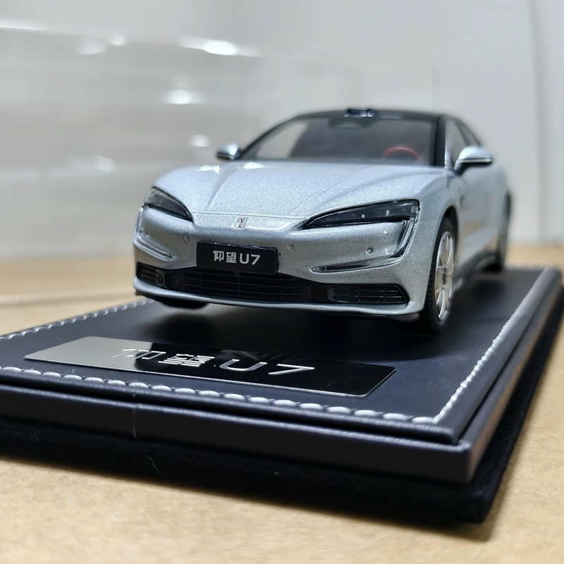 1:32 BYD U7 Alloy Model Car with Display Case