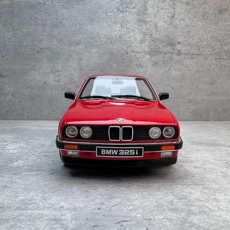 OTTO 1:18 BMW 325i Resin Model