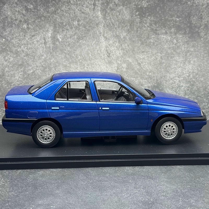 Alfa Romeo 155 Carabinieri 1996 1:18 KK Diecast Model Car