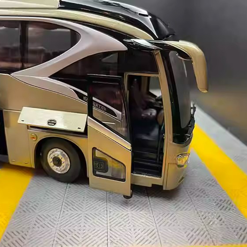 Original Factory 1:42 Xiamen King Long XML6129 Coach Bus Diecast Model