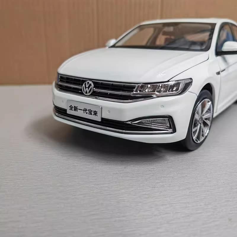 original 1:18 Volkswagen Bora Diecast Model Car