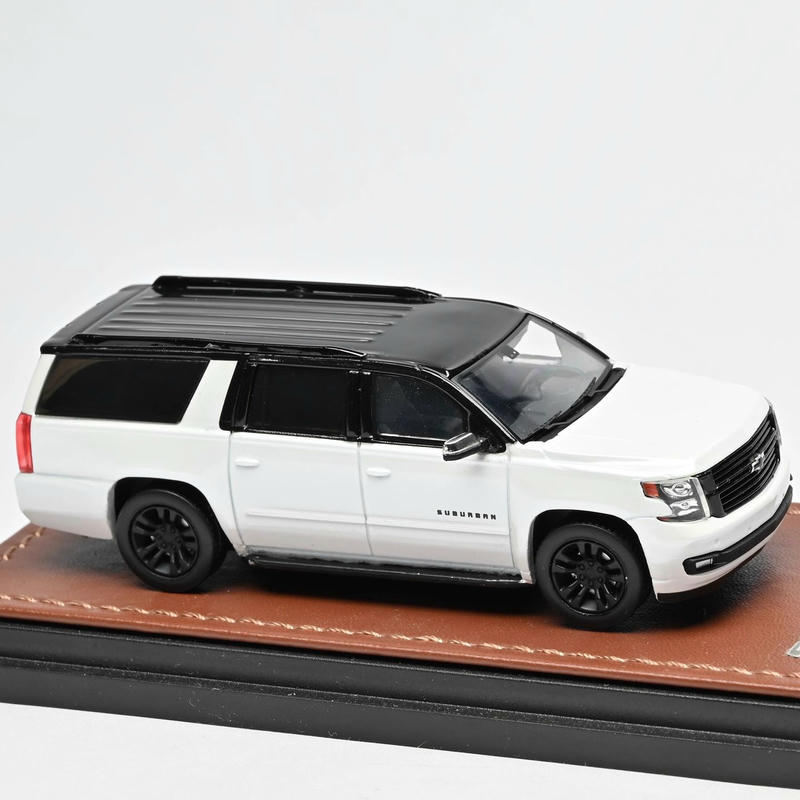 GOC 1:64 Chevrolet Suburban SUV 2015 Diecast Car Model