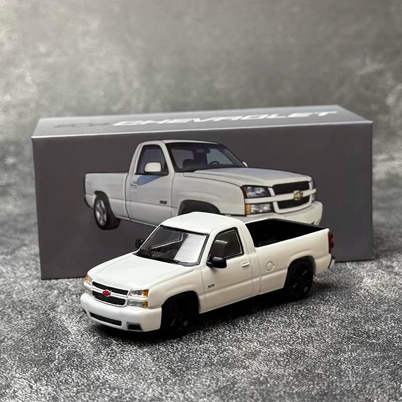 PARA 64 1:64 Chevrolet Silverado 2006 Model
