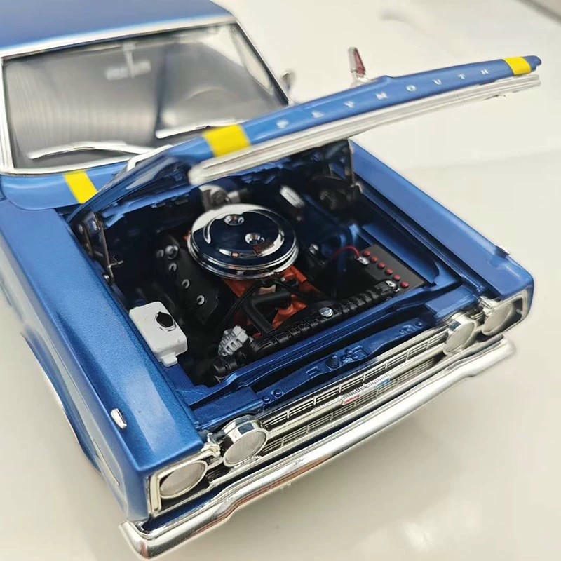 ACME 1967 Plymouth Belvedere GTX 426 HEMI 1:18 Diecast Model Car