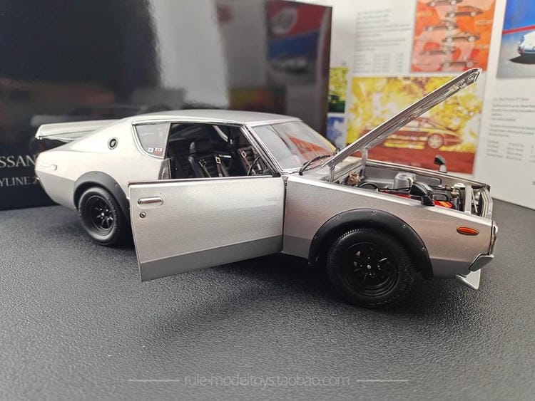 Kyosho 1:18 Die-Cast Model Car (Silver, Model No. 08255S)