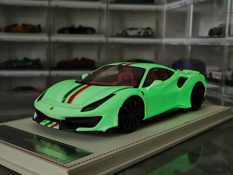Dino Model 1:18 Ferrari 488 Pista Resin (Fully Open) Model