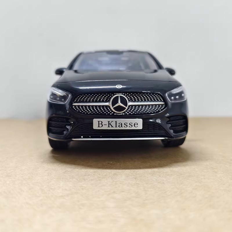 1:18 Mercedes-Benz B-Class MPV Diecast Model