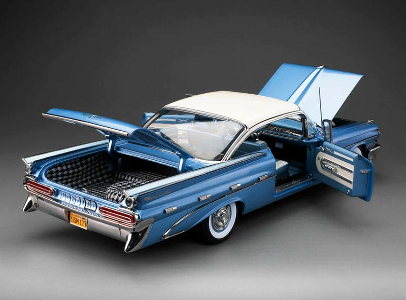 SunStar 1:18 1959 Pontiac Bonneville Platinum Edition Diecast Model