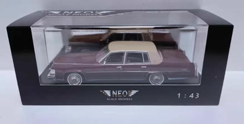 NEO 1:43 Cadillac Fleetwood 1982 Resin Model