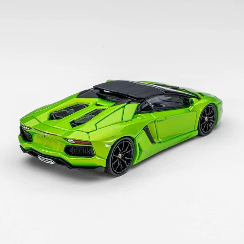 CLASSIC GARAGE 1:64 Lamborghini Aventador LP700-4 Roadster Diecast Model