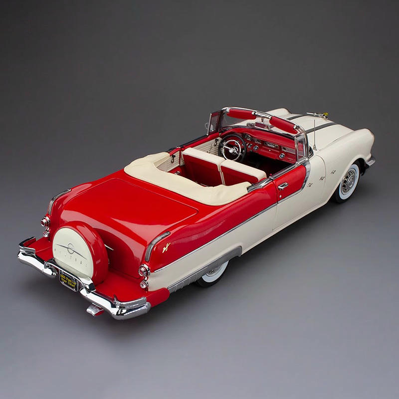 SunStar 1:18 1955 Pontiac Star Chief Diecast Model