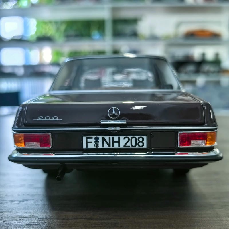 Norev Mercedes-Benz 200 (1968) 1:18 Diecast Model Car