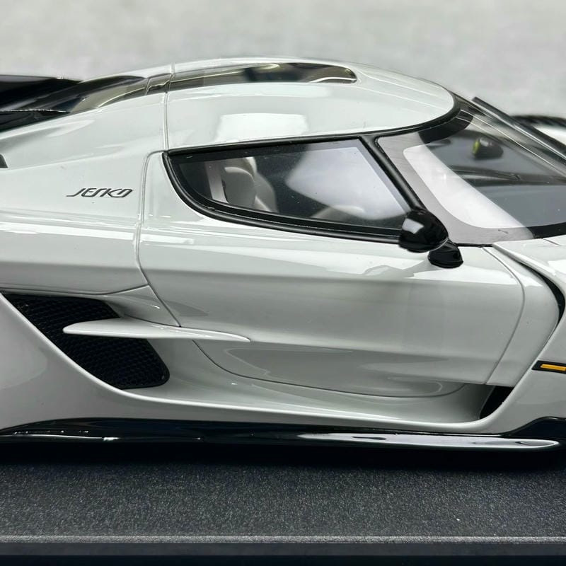 GTSpirit Limited Edition 1:18 Koenigsegg Absolut Koenigsegg Jesko Supercar Model GT412