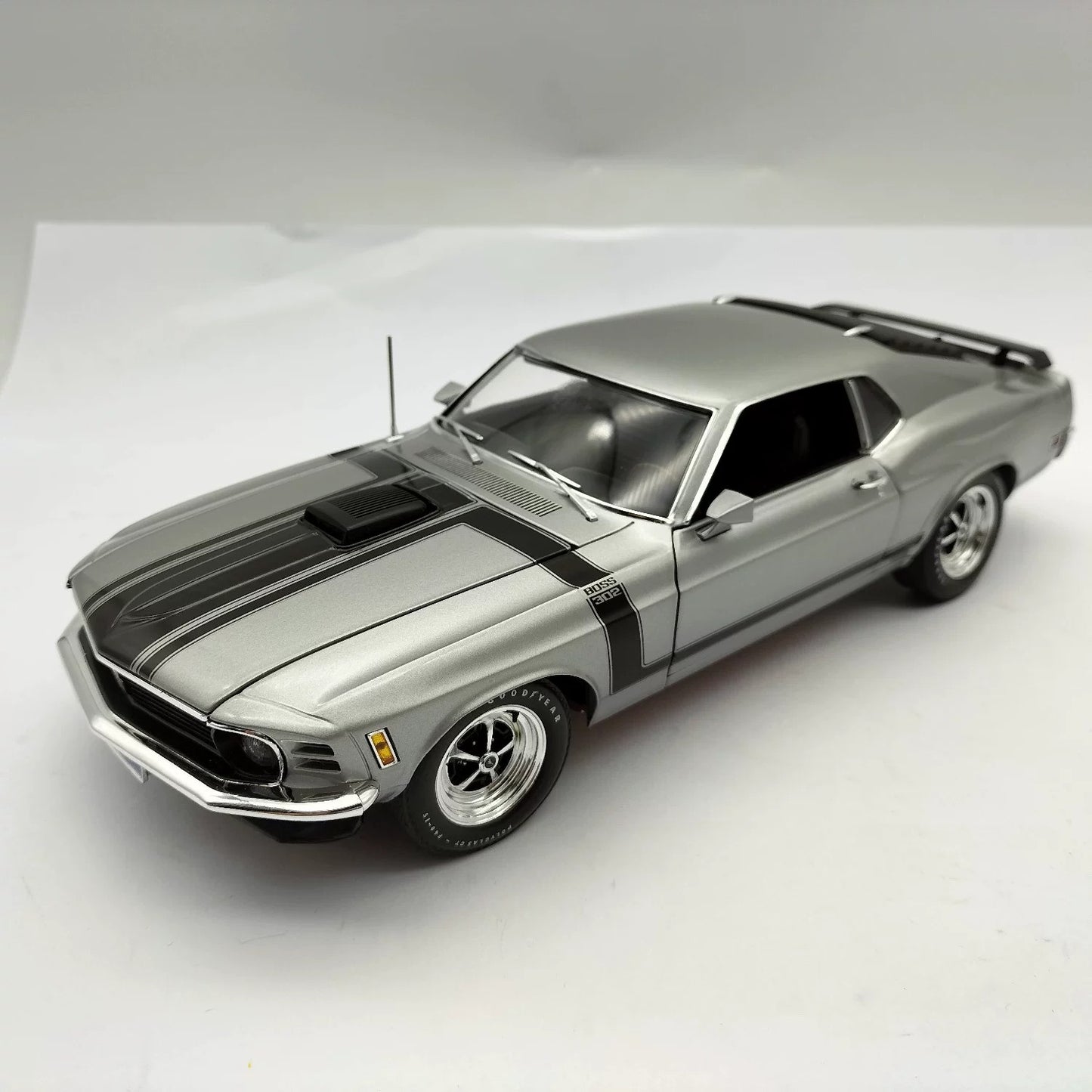 ACME 1:18 1970 Ford Mustang Boss 302 Diecast Model