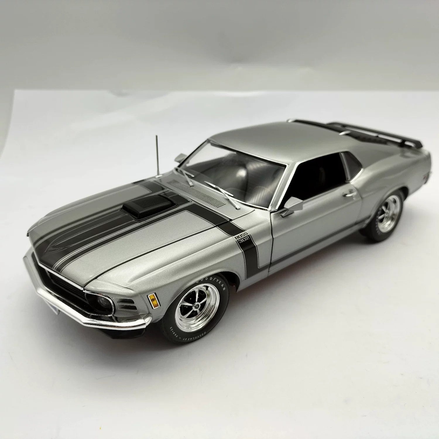 ACME 1:18 1970 Ford Mustang Boss 302 Diecast Model