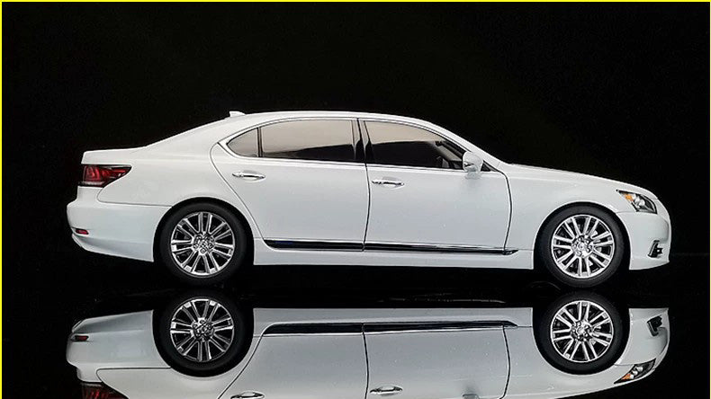 AUTOart Lexus LS600hL 1:18 Diecast Model Car