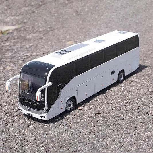 1:42 Yutong C12PRO Bus Diecast Opening Model