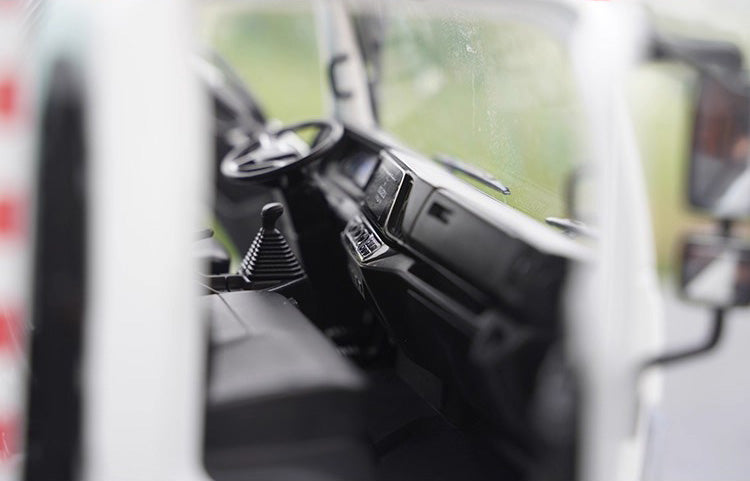 Original 1:18 Isuzu ES Diecast Model Car