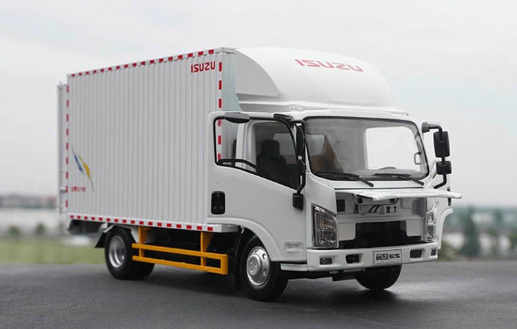 Original 1:18 Isuzu ES Diecast Model Car