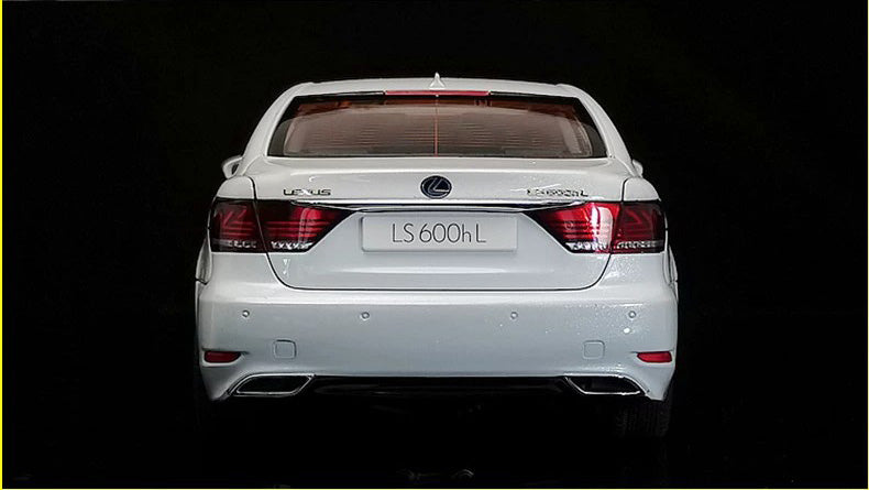 AUTOart Lexus LS600hL 1:18 Diecast Model Car