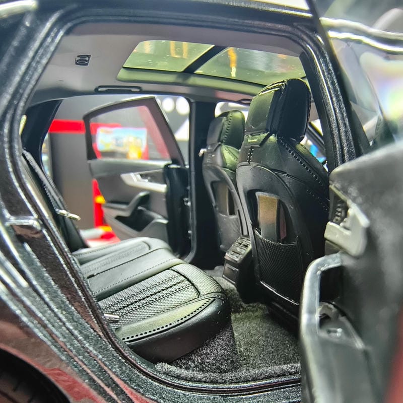 FAW Audi A4L Official 1:18 Alloy Diecast Model Car