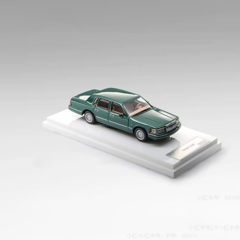 MK Miniatures 1:64 Lincoln Town Car 1993 Diecast Model Car – Classic American Luxury Sedan