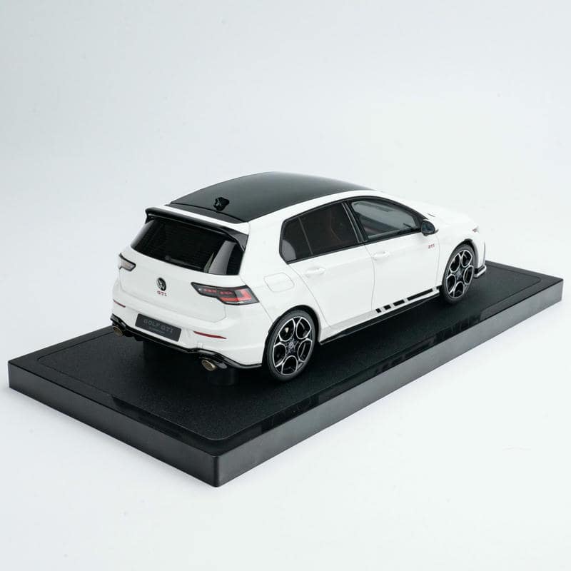 OTTO 1:18 Volkswagen Golf Mk8 GTI Resin Model