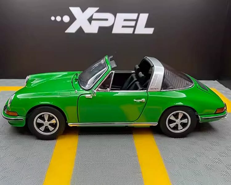 Schuco Porsche Cayman GT4 911 1:18 Diecast Model Car