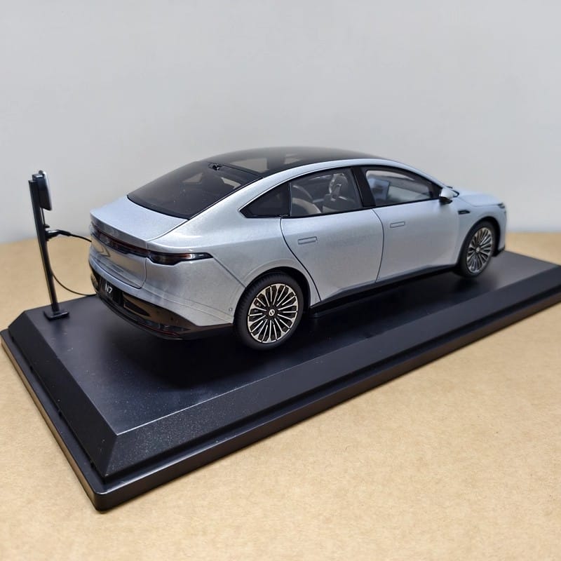 Dongfeng Nissan N7 1:18 Alloy Diecast Model Car