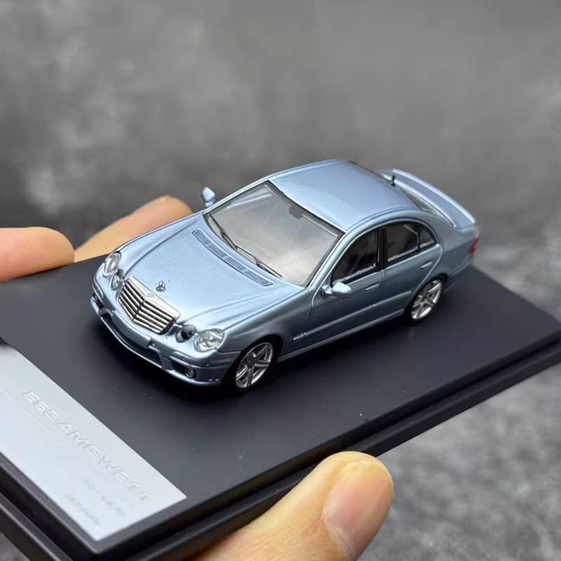 KING Model 1:64 Mercedes-Benz E63 AMG W211 “Four-Eye” Alloy Diecast Model