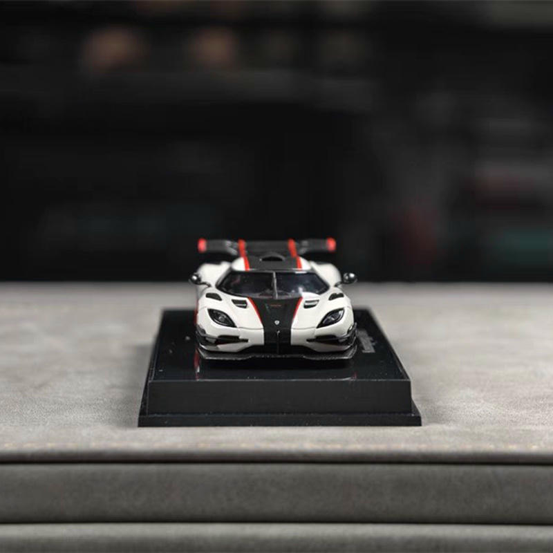 AUTOart 1:64 Koenigsegg One:1 Resin Model
