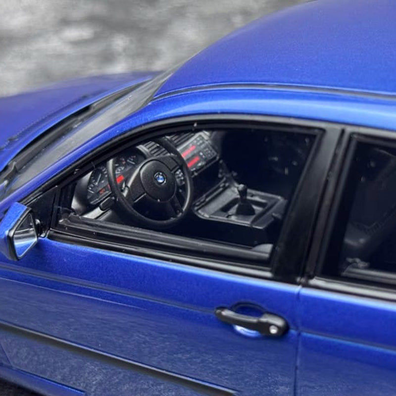 OTTO Mobile BMW E46 318Ti Compact 2002 1:18 Resin Model Car