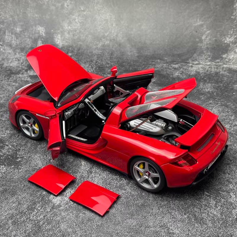 AUTOart 1:18 Porsche Carrera GT Diecast Model – Red