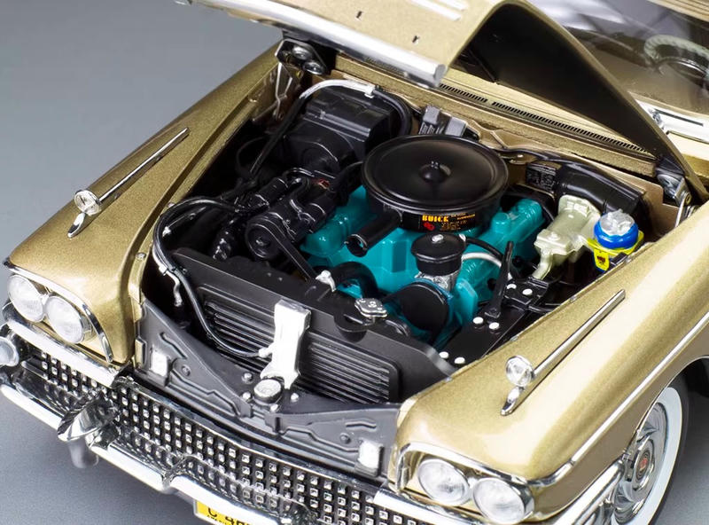 SunStar 1:18 Buick Limited Riviera Coupe 1958 Diecast Model Car