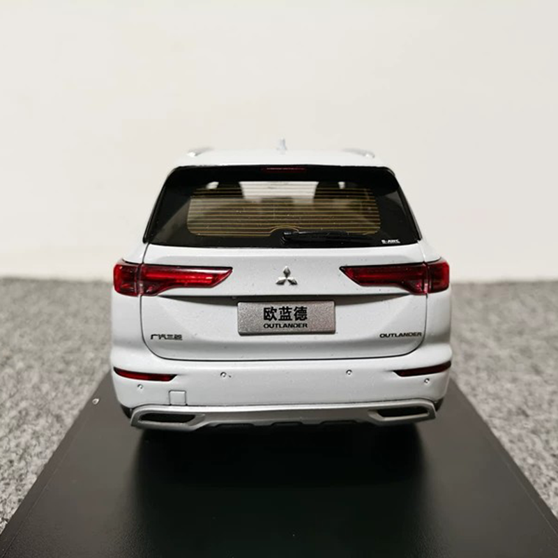 Official 1:18 Mitsubishi Outlander 2023 Diecast Model Car