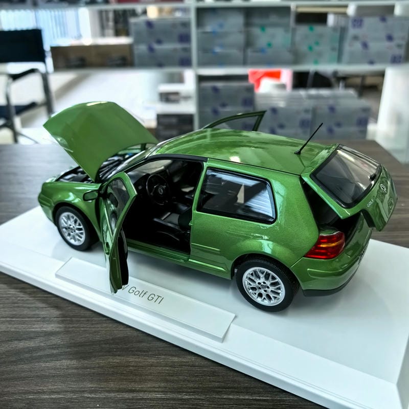 Norev Volkswagen Golf GTI 1:18 Diecast Model Car