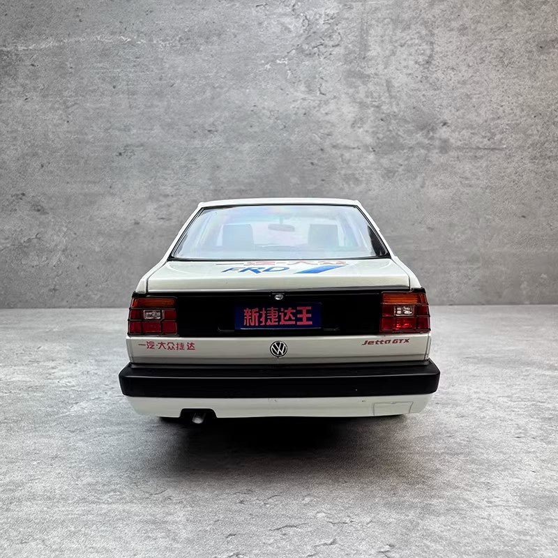 Original Factory 1:18 Volkswagen Jetta MK2 Square Headlight Diecast Model