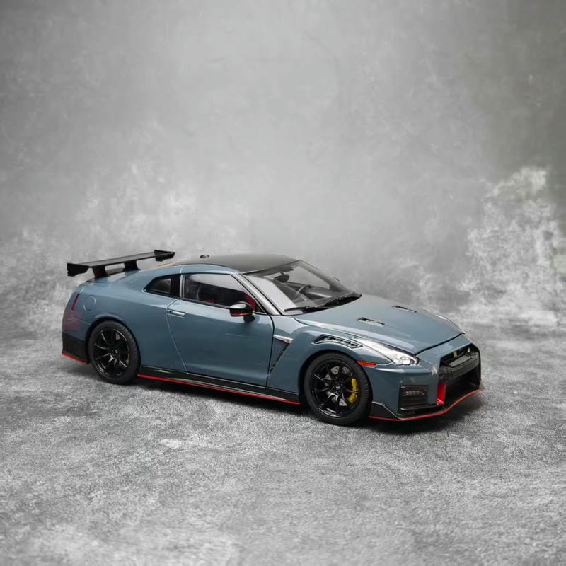 PUADI Nissan GT-R NISMO R35 2022 1:18 Alloy Diecast Model Car